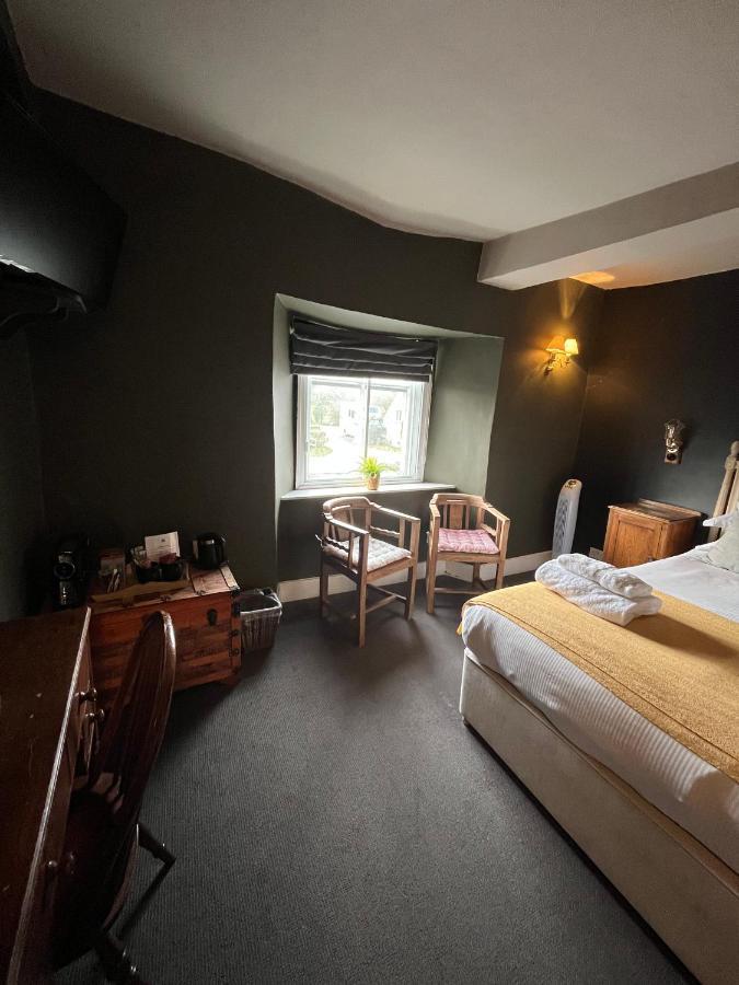 The Kings Arms Hotel Didmarton Exterior foto