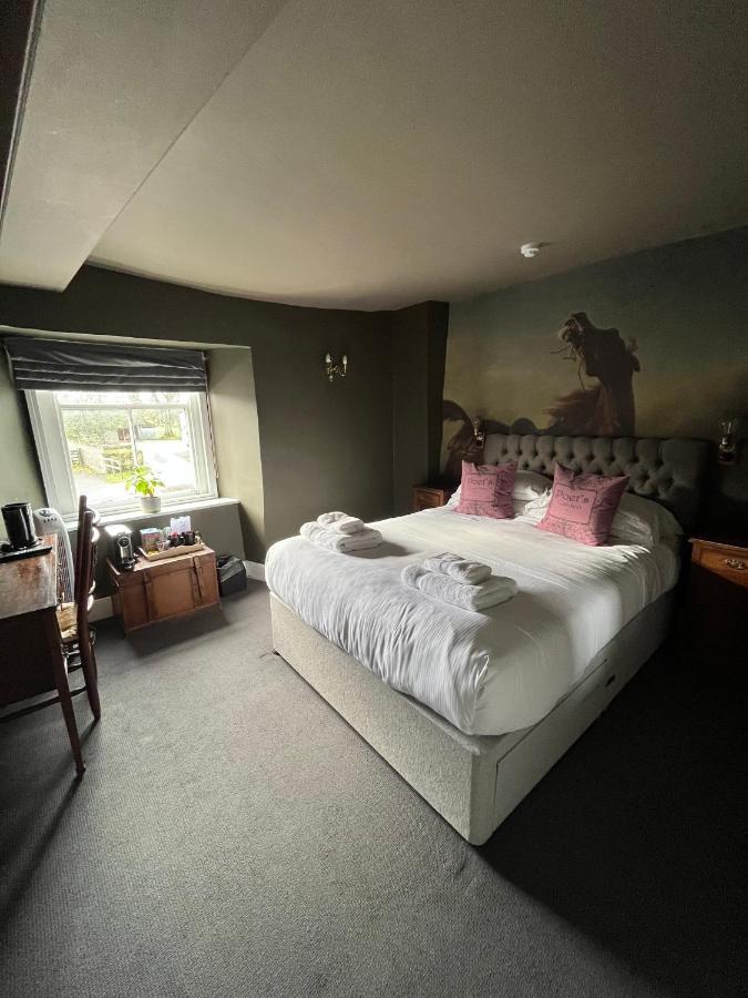 The Kings Arms Hotel Didmarton Exterior foto